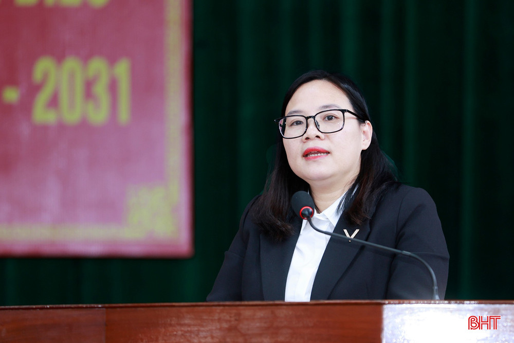 Bà Đinh Thị Hiền - Trưởng phòng Nghiệp vụ, Trung tâm Trợ giúp pháp lý, Sở Tư pháp trình bày chương trình hành động.