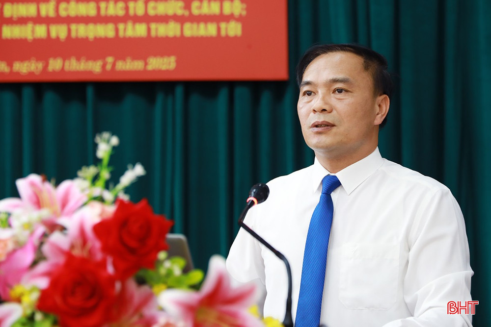 Phó Bí thư Thường trực Đảng uỷ phường Hoành Sơn Phạm Văn Hùng triển khai kế hoạch chuẩn bị tổ chức Đại hội đại biểu Đảng bộ phường Hoành Sơn lần thứ I nhiệm kỳ 2025-2030. bqbht_br_ag7a8326.jpg