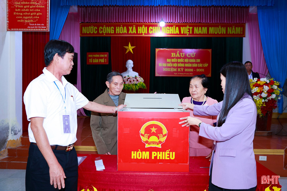 Việc mở hòm phiếu tại các khu vực bỏ phiếu ở phường Sông Trí diễn ra theo đúng quy định.