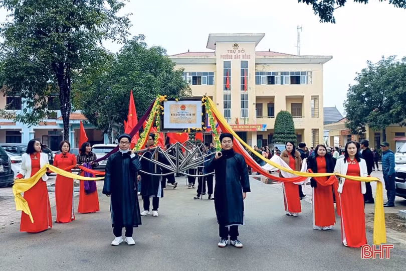 Đón bằng xếp hạng di tích lịch sử - văn hóa cấp tỉnh đền Bình Lãng