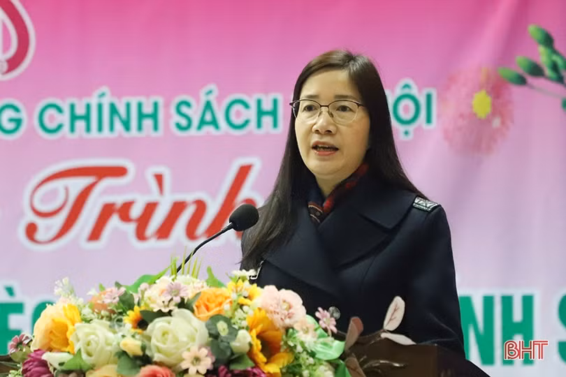 Trao quà tết cho đoàn viên, công nhân, người dân gặp hoàn cảnh khó khăn