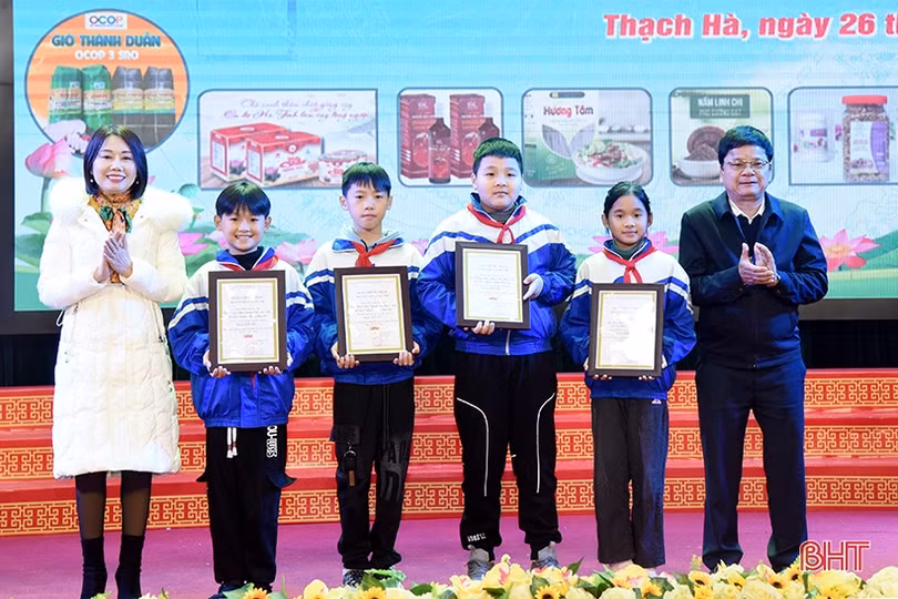 Thạch Hà trao thưởng cuộc thi giới thiệu sản phẩm OCOP trong học sinh