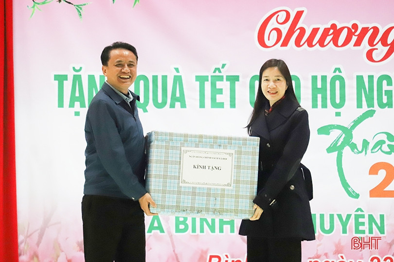 Trao quà tết cho đoàn viên, công nhân, người dân gặp hoàn cảnh khó khăn