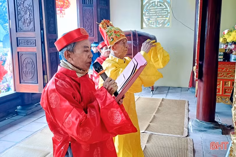 Đón bằng xếp hạng di tích lịch sử - văn hóa cấp tỉnh đền Bình Lãng