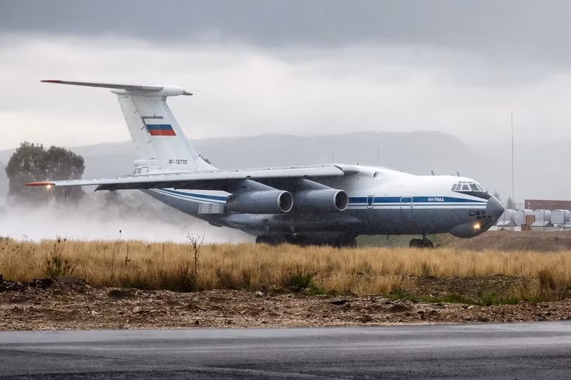 Nga: Máy bay IL-76 chở tù nhân bị phòng không Ukraine bắn rơi