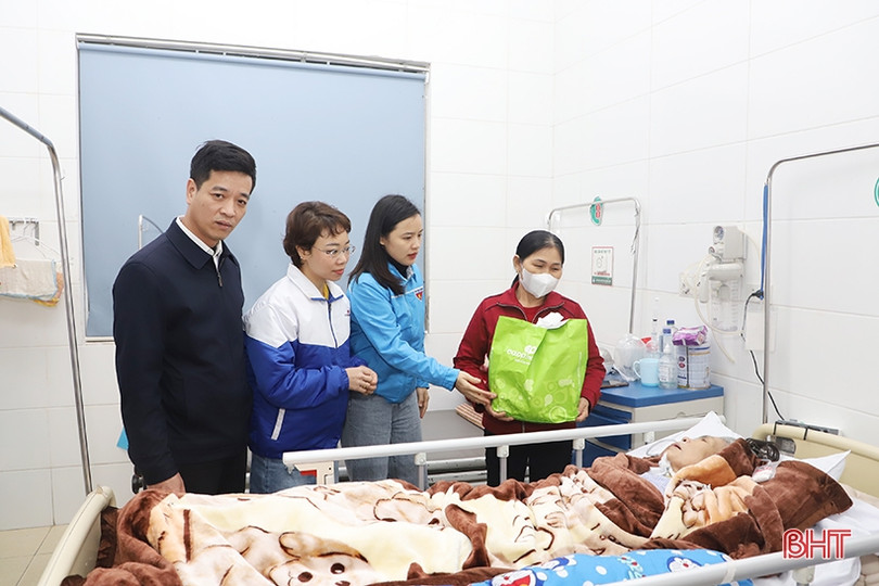 Nhiều phần quà tết đến với người nghèo, gia đình chính sách Hà Tĩnh