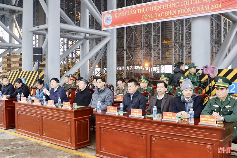 Giữ vững an ninh, trật tự an toàn xã hội ở khu vực biên giới, vùng biển