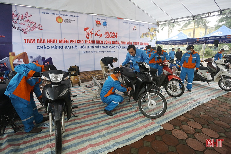 Thay dầu xe máy miễn phí cho 2.000 thanh niên công nhân, người lao động