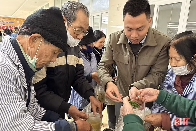 Nhiều hoạt động thiết thực hỗ trợ học sinh nghèo, gia đình chính sách