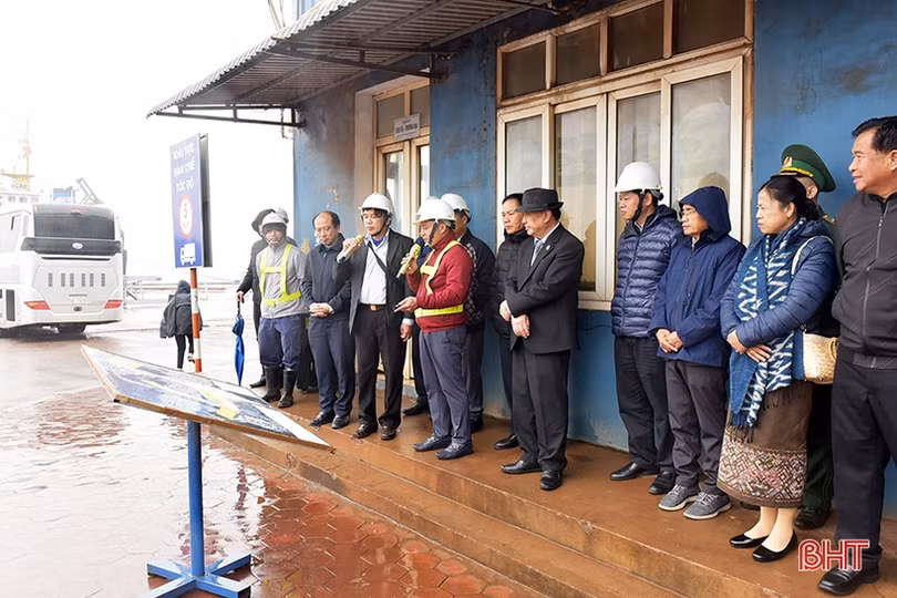 Đoàn đại biểu Quốc hội Lào dâng hương địa chỉ đỏ, tham quan KKT Vũng Áng