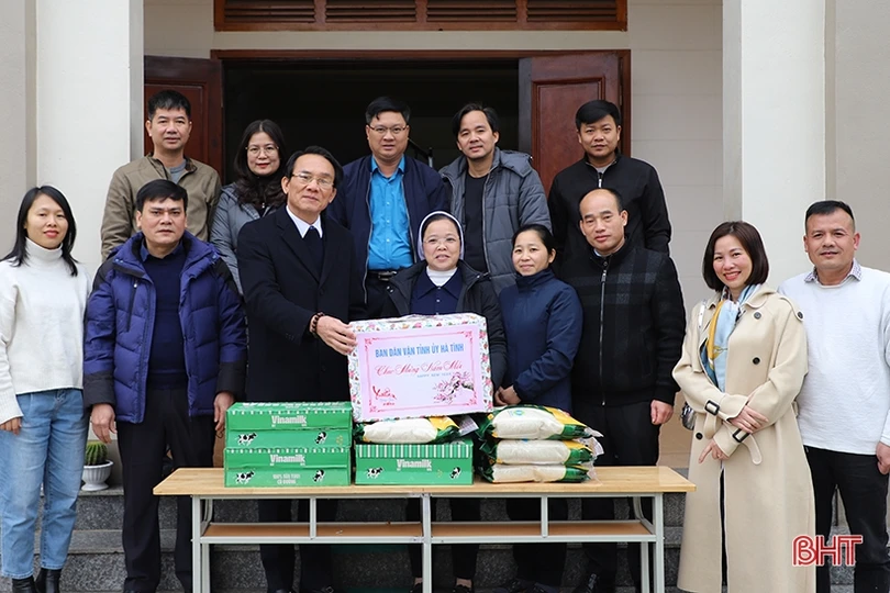 Các đơn vị, tổ chức hỗ trợ xây nhà, tặng quà tết cho người nghèo, gia đình chính sách