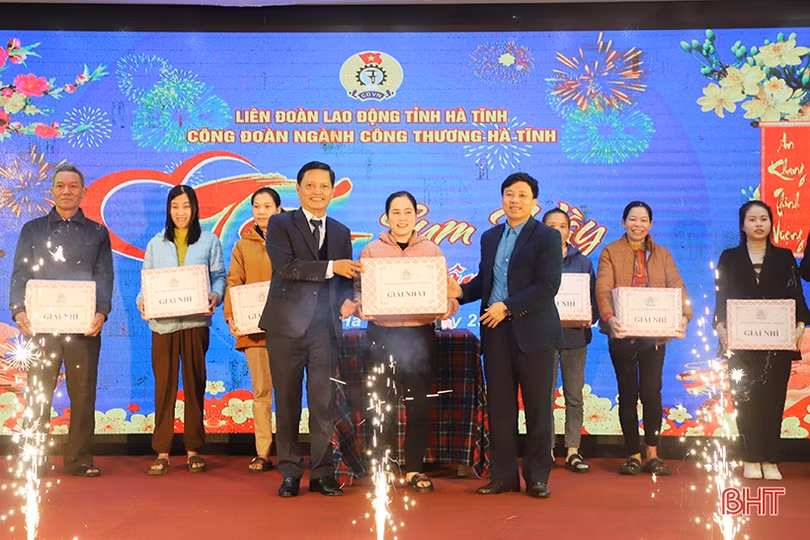 Trao quà tết cho đoàn viên, công nhân, người dân gặp hoàn cảnh khó khăn