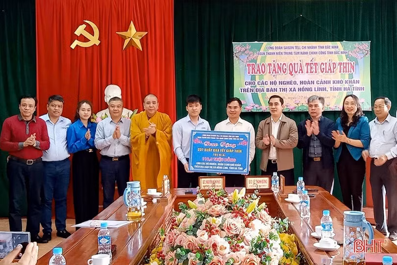 Trao 237 suất quà cho người nghèo, hoàn cảnh khó khăn ở TX Hồng Lĩnh