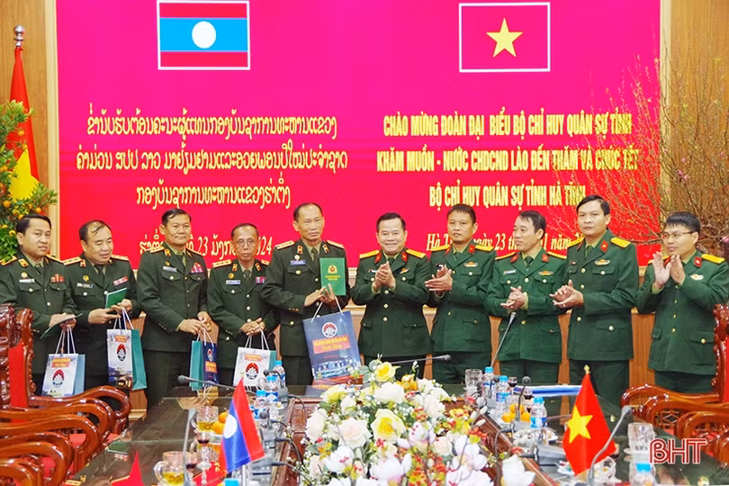 Bộ CHQS tỉnh Khăm Muồn thăm và chúc tết Bộ CHQS tỉnh Hà Tĩnh