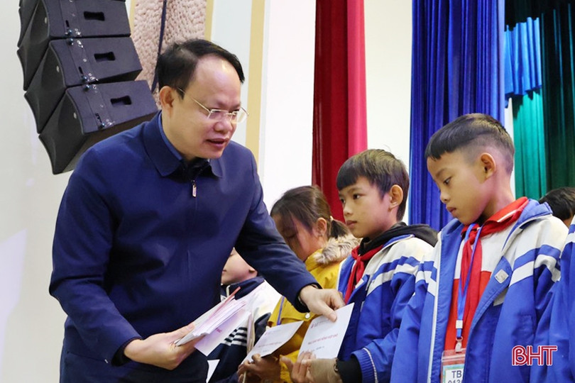 Nhiều hoạt động thiết thực hỗ trợ học sinh nghèo, gia đình chính sách