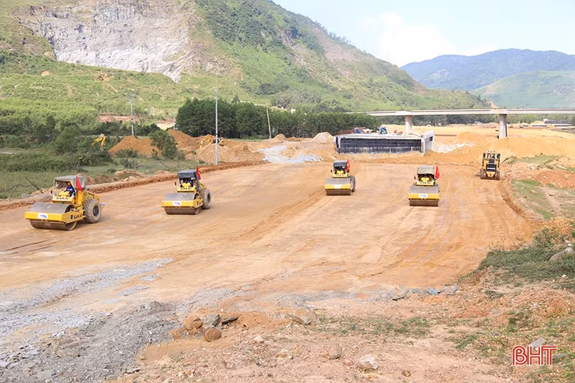 Đề xuất bổ sung mỏ đất 1 triệu mét khối phục vụ thi công cao tốc qua Hà Tĩnh