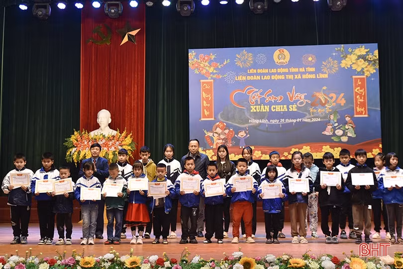 Mang tết ấm đến với người nghèo, đối tượng bảo trợ xã hội