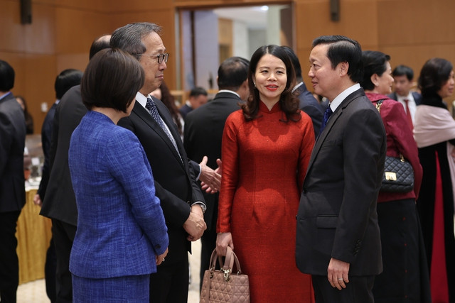 Thủ tướng Phạm Minh Chính: Thúc đẩy đoàn kết và hợp tác quốc tế là giải pháp nền tảng- Ảnh 8. Thủ tướng Phạm Minh Chính gặp mặt, chiêu đãi đoàn ngoại giao tại Việt Nam