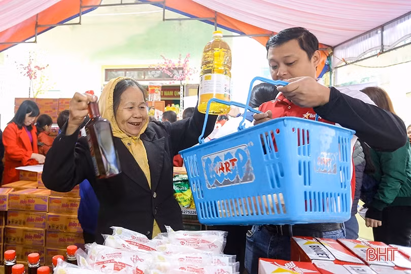 Mang tết ấm đến với người nghèo, đối tượng bảo trợ xã hội