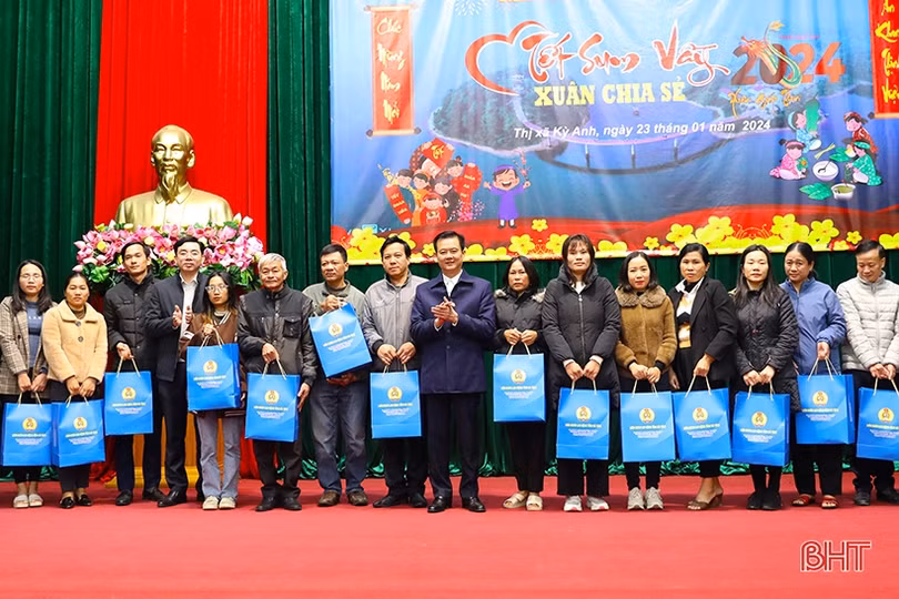 “Tết sum vầy - Xuân chia sẻ” đến với người lao động TX Kỳ Anh