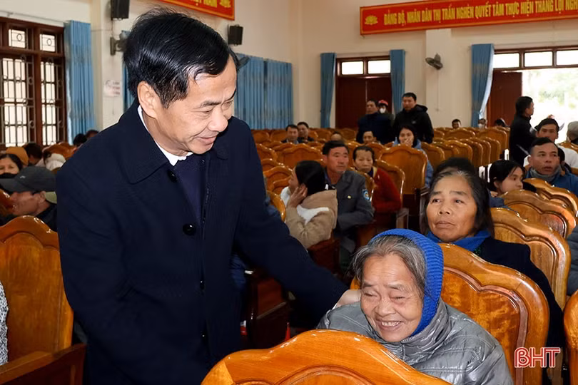 Trao 939 suất quà tết cho người nghèo, hoàn cảnh khó khăn ở Can Lộc