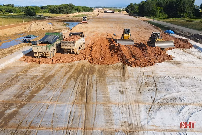 Đề xuất bổ sung mỏ đất 1 triệu mét khối phục vụ thi công cao tốc qua Hà Tĩnh