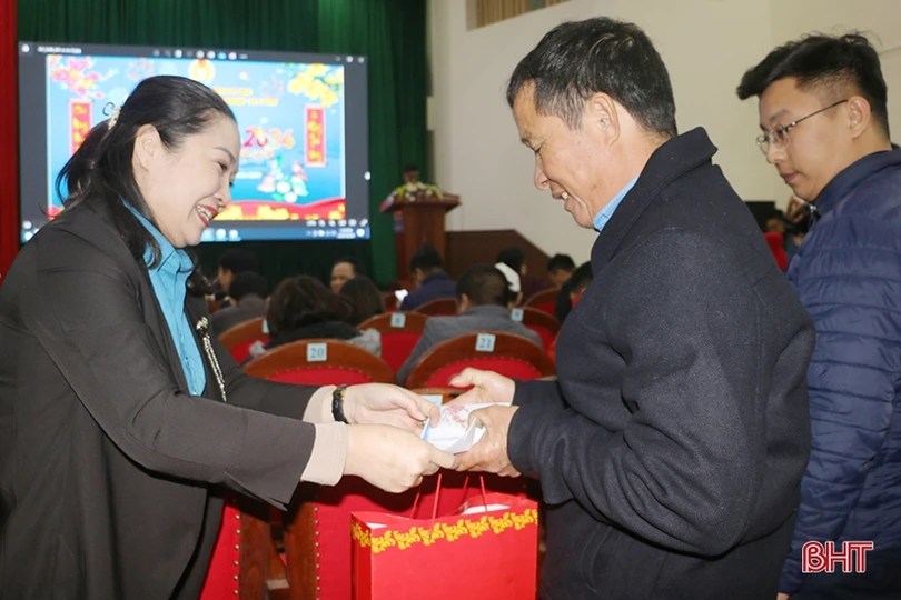 Các đơn vị, tổ chức hỗ trợ xây nhà, tặng quà tết cho người nghèo, gia đình chính sách