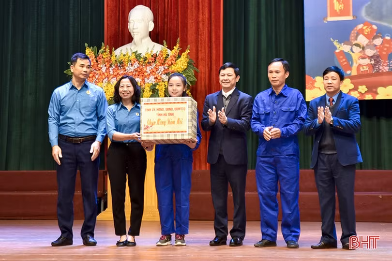 Mang tết ấm đến với người nghèo, đối tượng bảo trợ xã hội