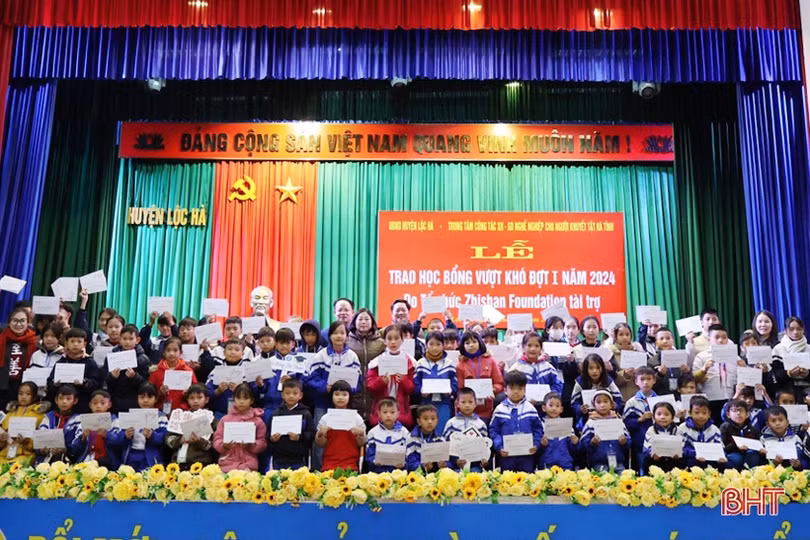 Nhiều hoạt động thiết thực hỗ trợ học sinh nghèo, gia đình chính sách