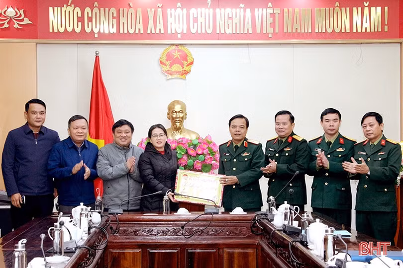 Bộ Tư lệnh Quân khu 4 kiểm tra công tác sẵn sàng chiến đấu và chúc tết tại Hà Tĩnh