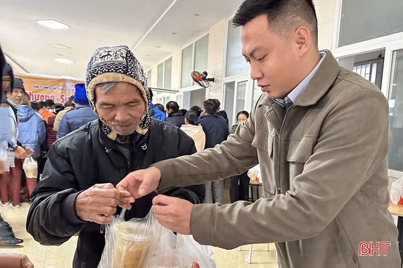 Nhiều hoạt động thiết thực hỗ trợ học sinh nghèo, gia đình chính sách