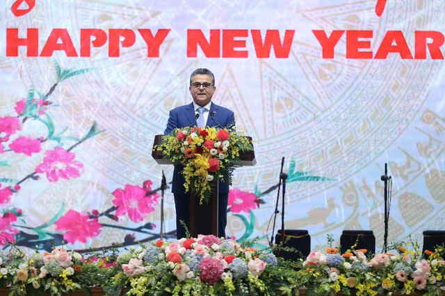 Thủ tướng Phạm Minh Chính: Thúc đẩy đoàn kết và hợp tác quốc tế là giải pháp nền tảng- Ảnh 6. Thủ tướng Phạm Minh Chính gặp mặt, chiêu đãi đoàn ngoại giao tại Việt Nam