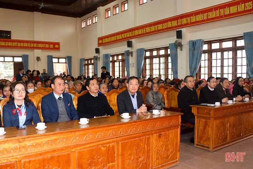 Trao 939 suất quà tết cho người nghèo, hoàn cảnh khó khăn ở Can Lộc