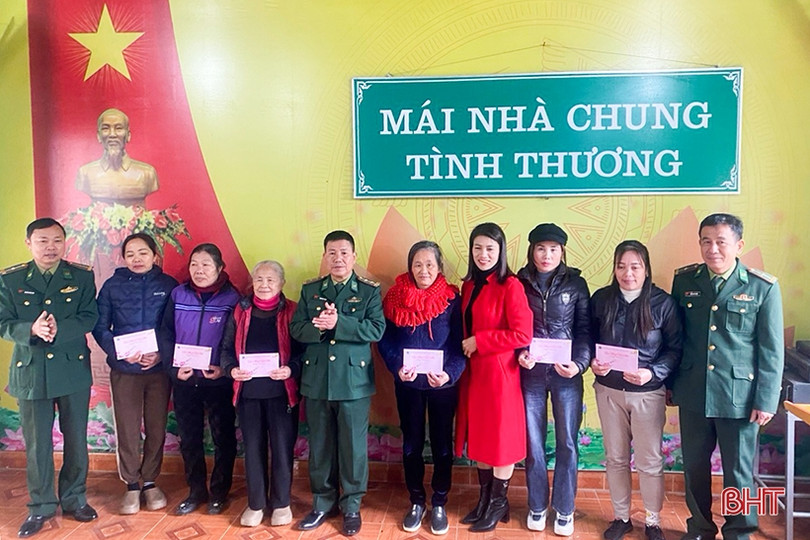 Trao 47 suất quà cho CLB tình thương ở xã biên giới