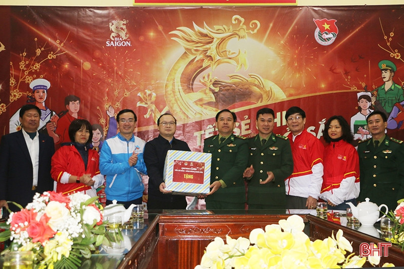 “Tết sẻ chia, năm rồng khởi sắc trao 170 phần quà tại huyện Kỳ Anh