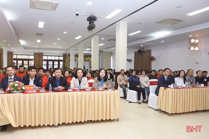 Trao quà tết cho đoàn viên, công nhân, người dân gặp hoàn cảnh khó khăn