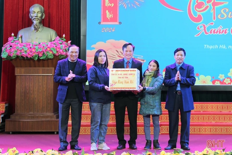 Các đơn vị, tổ chức hỗ trợ xây nhà, tặng quà tết cho người nghèo, gia đình chính sách