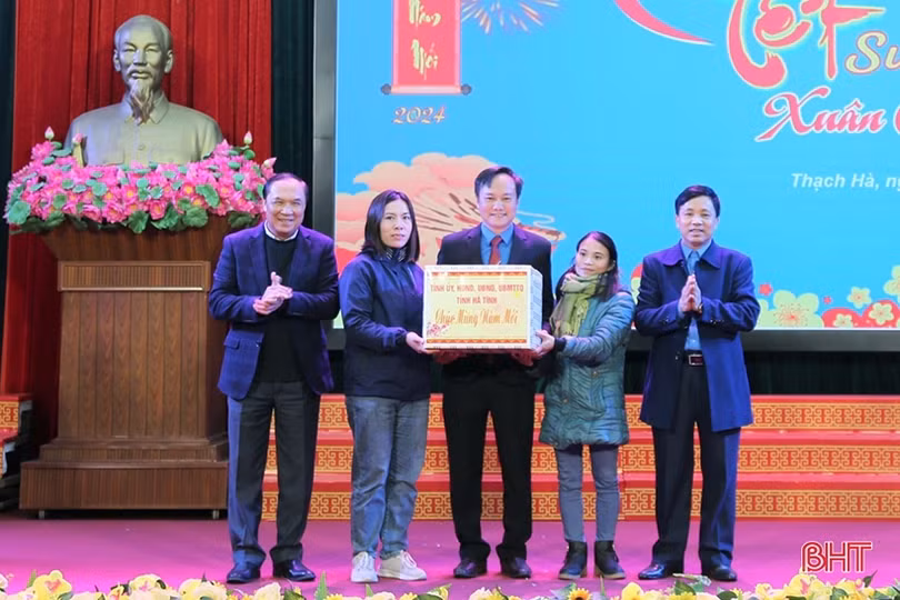 Các đơn vị, tổ chức hỗ trợ xây nhà, tặng quà tết cho người nghèo, gia đình chính sách