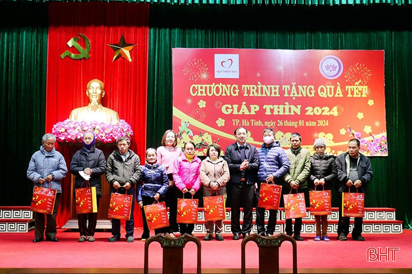 Quỹ Thiện Tâm Vingroup trao quà tết cho các hoàn cảnh khó khăn