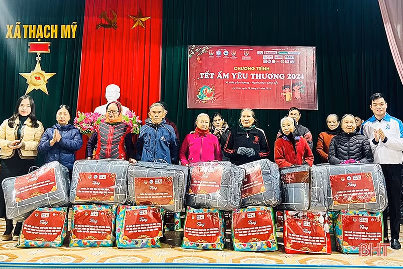 Mang “Tết ấm yêu thương” tới thanh thiếu nhi khó khăn ở Hà Tĩnh