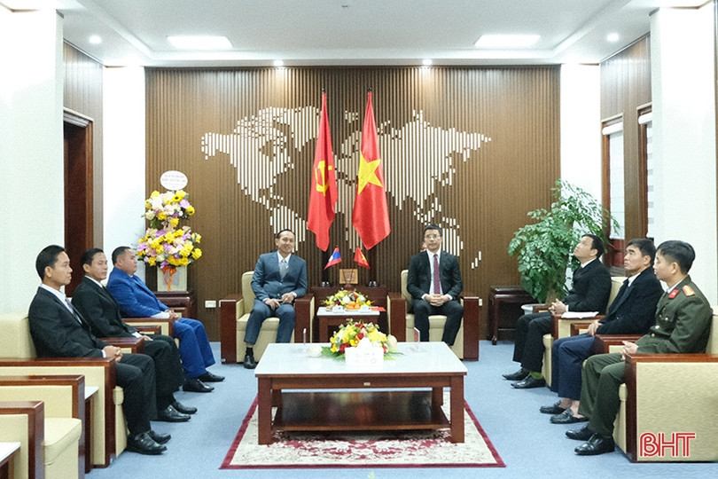 Công an tỉnh Khăm Muồn chúc Tết Công an tỉnh Hà Tĩnh