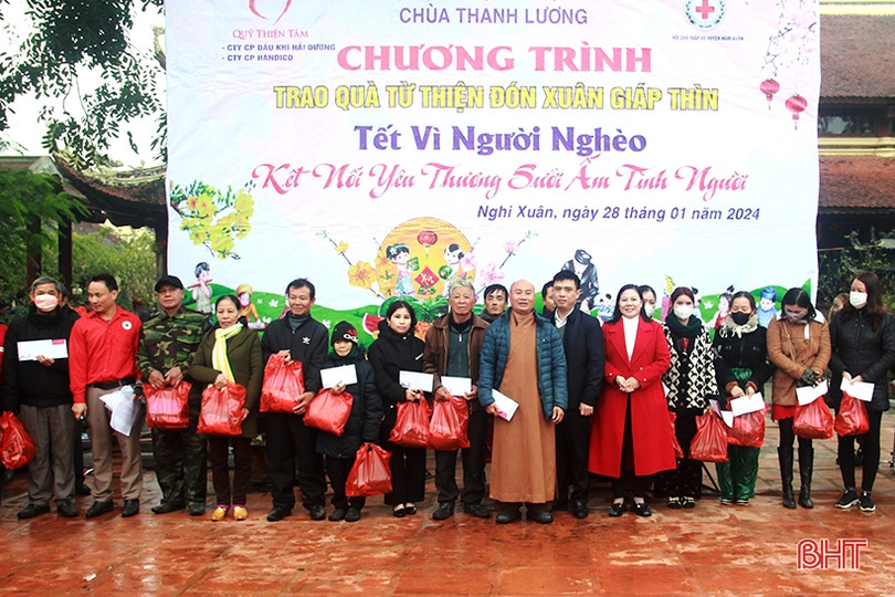 Nhiều phần quà tết đến với người nghèo, gia đình chính sách Hà Tĩnh