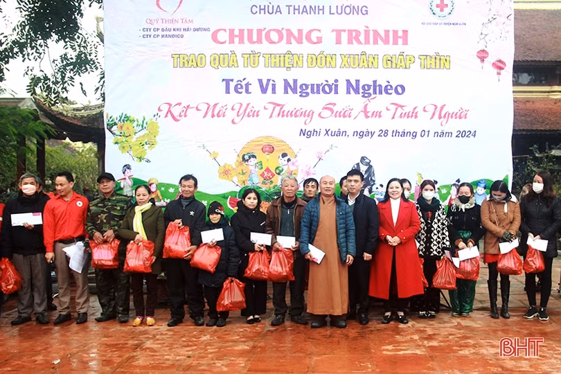 Nhiều phần quà tết đến với người nghèo, gia đình chính sách Hà Tĩnh