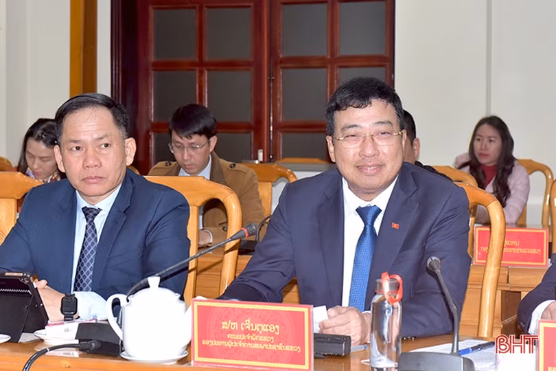 Đoàn đại biểu Quốc hội Lào và Hà Tĩnh trao đổi kinh nghiệm xây dựng, thực hiện chính sách