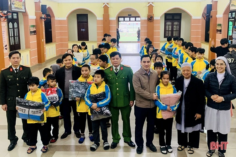 Mang tết ấm đến với người nghèo, đối tượng bảo trợ xã hội