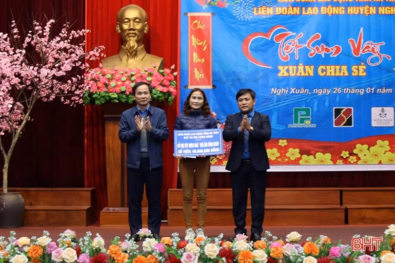 Ấm áp “Tết sum vầy - Xuân chia sẻ” cho người lao động tại các địa phương