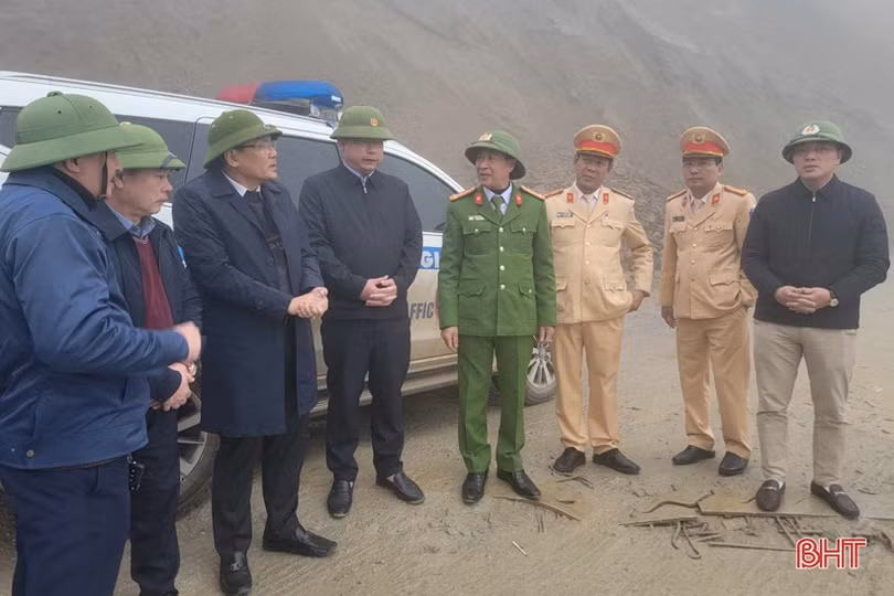 Thông tuyến đường lên Cửa khẩu quốc tế Cầu Treo