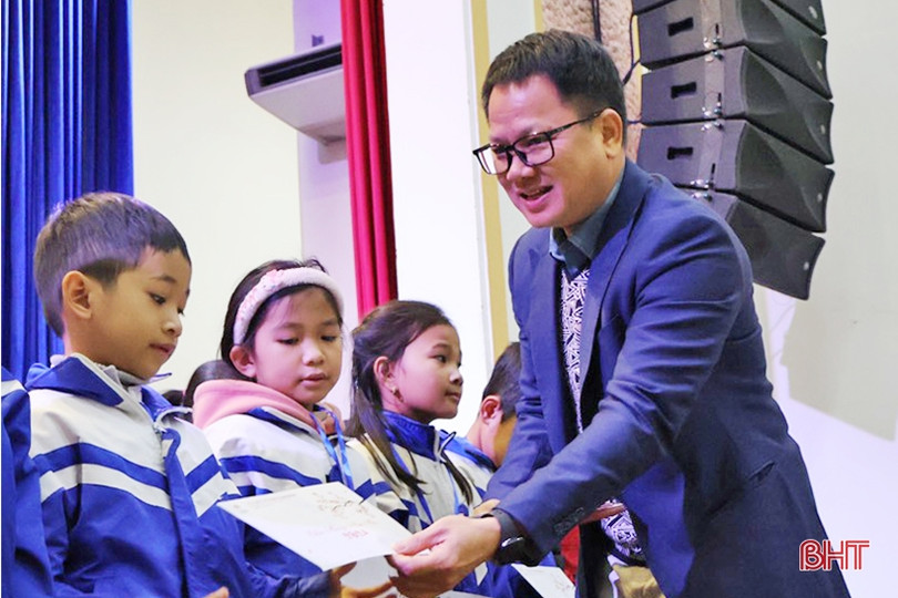 Nhiều hoạt động thiết thực hỗ trợ học sinh nghèo, gia đình chính sách