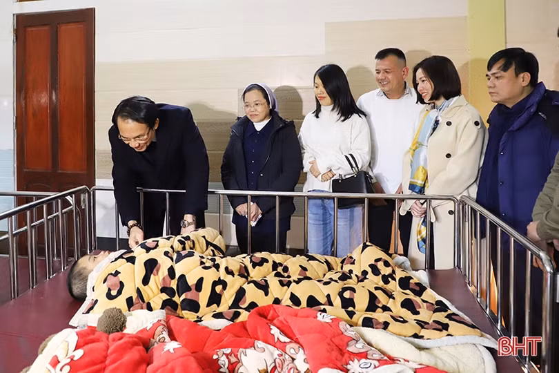 Các đơn vị, tổ chức hỗ trợ xây nhà, tặng quà tết cho người nghèo, gia đình chính sách