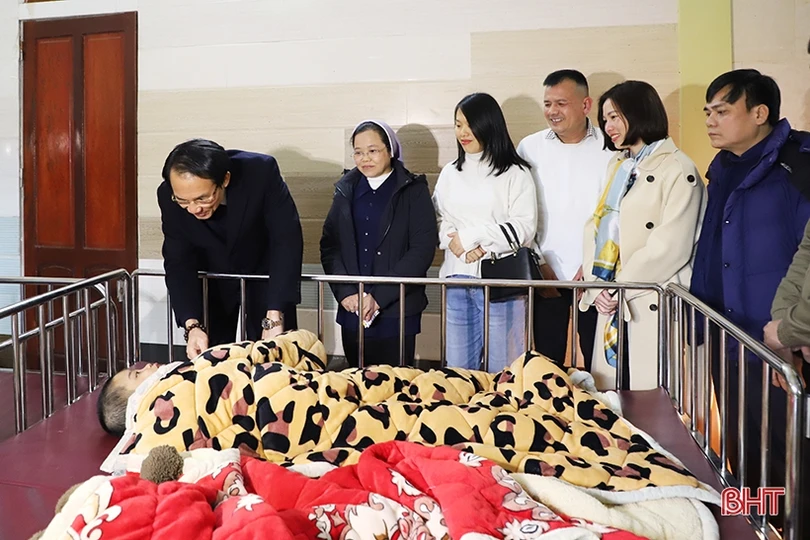 Các đơn vị, tổ chức hỗ trợ xây nhà, tặng quà tết cho người nghèo, gia đình chính sách